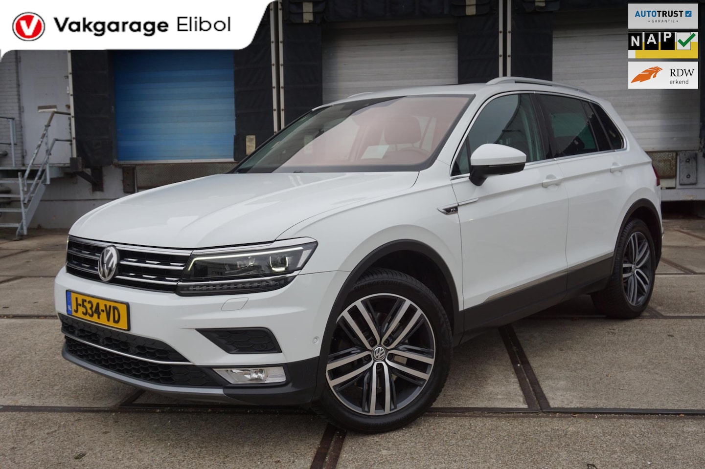 Volkswagen Tiguan - 2.0 TDI 4Motion Highline * R-Line * - AutoWereld.nl