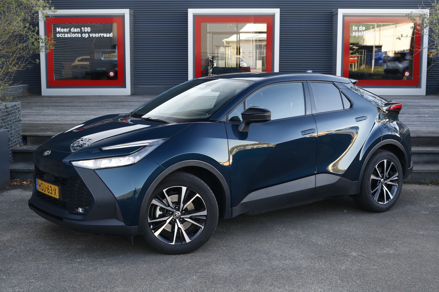 Toyota C-HR - 2.0 Plug-in Hybrid 220 Dynamic - AutoWereld.nl