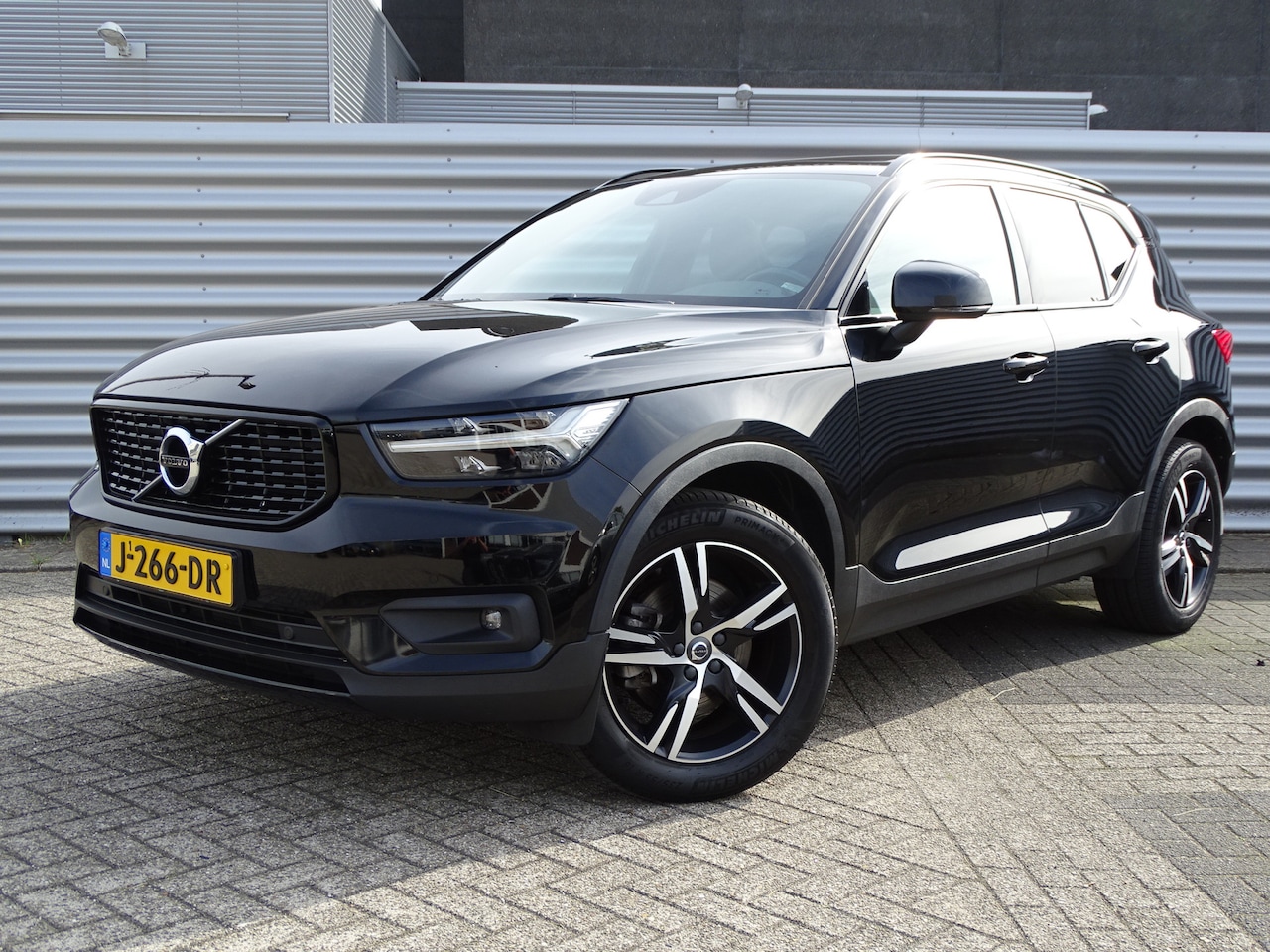 Volvo XC40 - 2.0 T4 Inscription | 190PK | ACC | Panoramadak | HarmanKardon | Camera - AutoWereld.nl