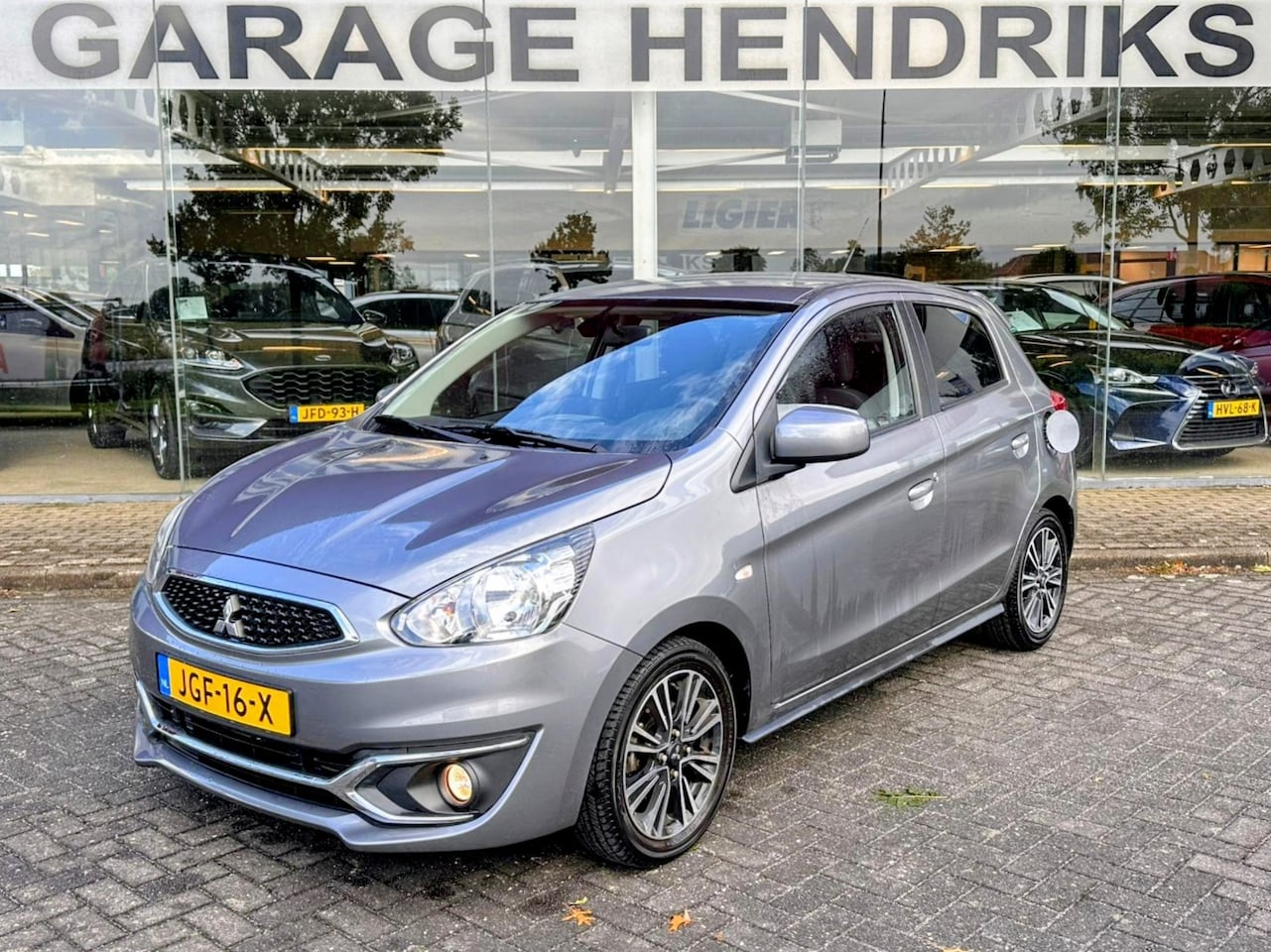 Mitsubishi Space Star - 1.2 Instyle Automaat | Navi | Airco | Camera | Cruise | LM sportvelgen | (Occasion) - AutoWereld.nl