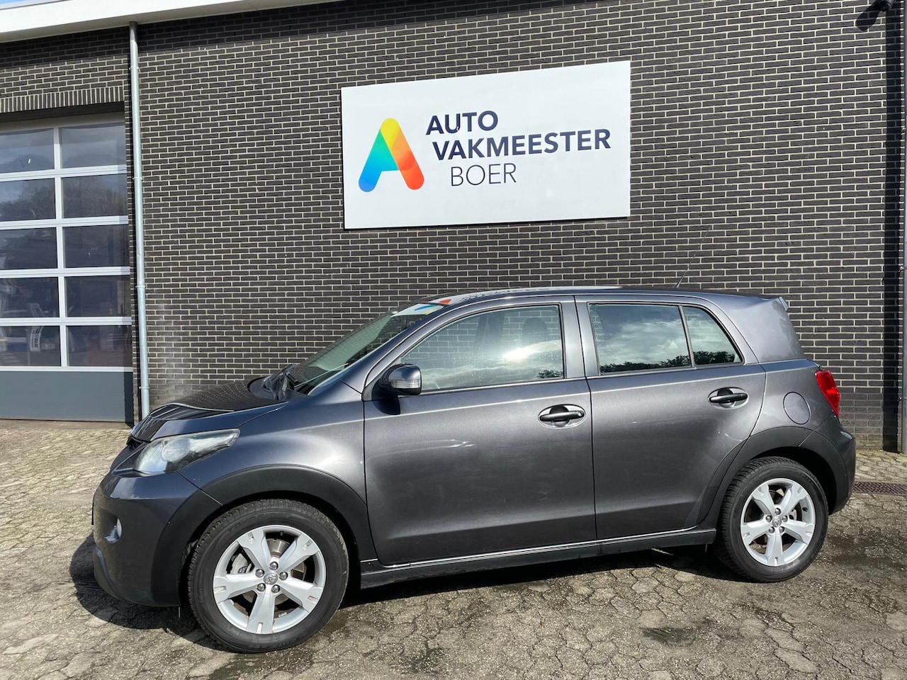 Toyota Urban Cruiser - 1.3 VVT-i Aspiration 1.3 VVT-I Aspiration - AutoWereld.nl