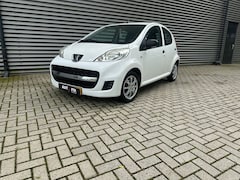 Peugeot 107 - 1.0-12V XR