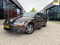 Volkswagen Jetta - 1.6 TDI Highline BlueMotion Clima Navi NL Auto NAP