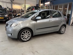 Toyota Yaris - 1.3 16V VVT-I 5DR Sol | Airco | Trekhaak | pdc | Lederen bekleding | NAP | Rijklaar prijs