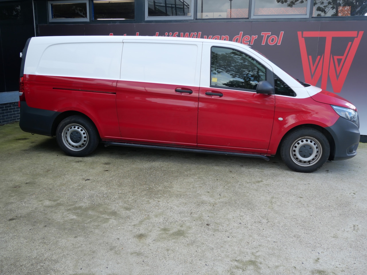Mercedes-Benz Vito - 111 CDI EXTRA LANG | LEER | NAVI | CRUISE | 2X SCHUIFDEUR | TREKHAAK | APK 10-2026!! - AutoWereld.nl