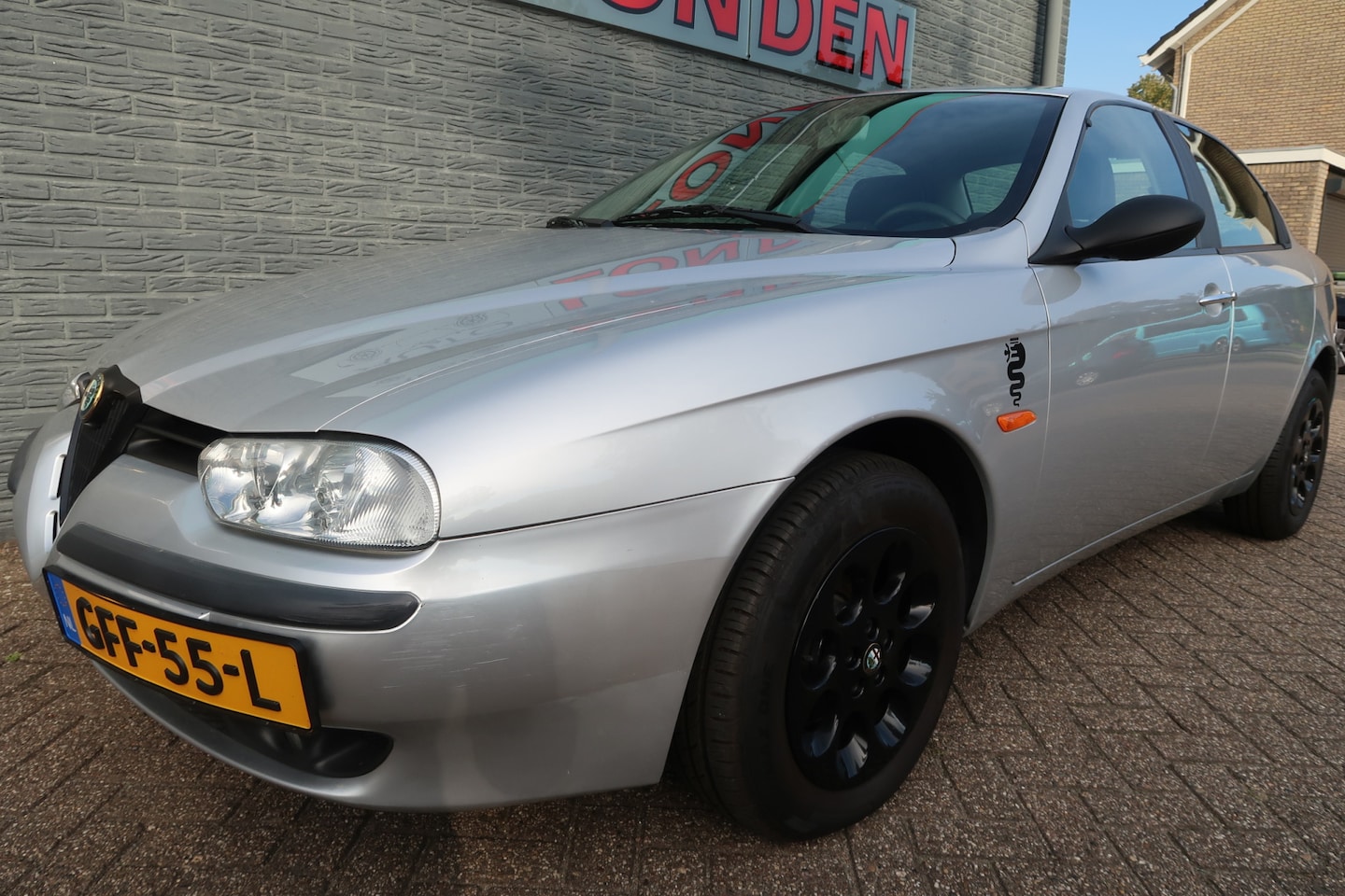 Alfa Romeo 156 - 1.6-16V T.Spark In absolute nieuwstaat – zowel technisch als cosmetisch - AutoWereld.nl