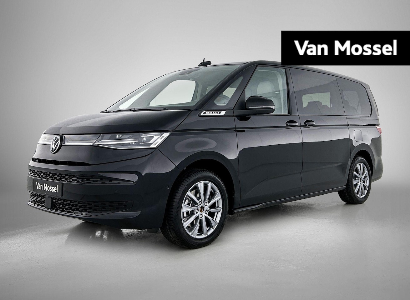 Volkswagen Multivan - 1.5 eHybrid L2 Bulli Edition 4Motion 245 PK | Automaat | Navigatie | Panoramadak | IQ Ligh - AutoWereld.nl