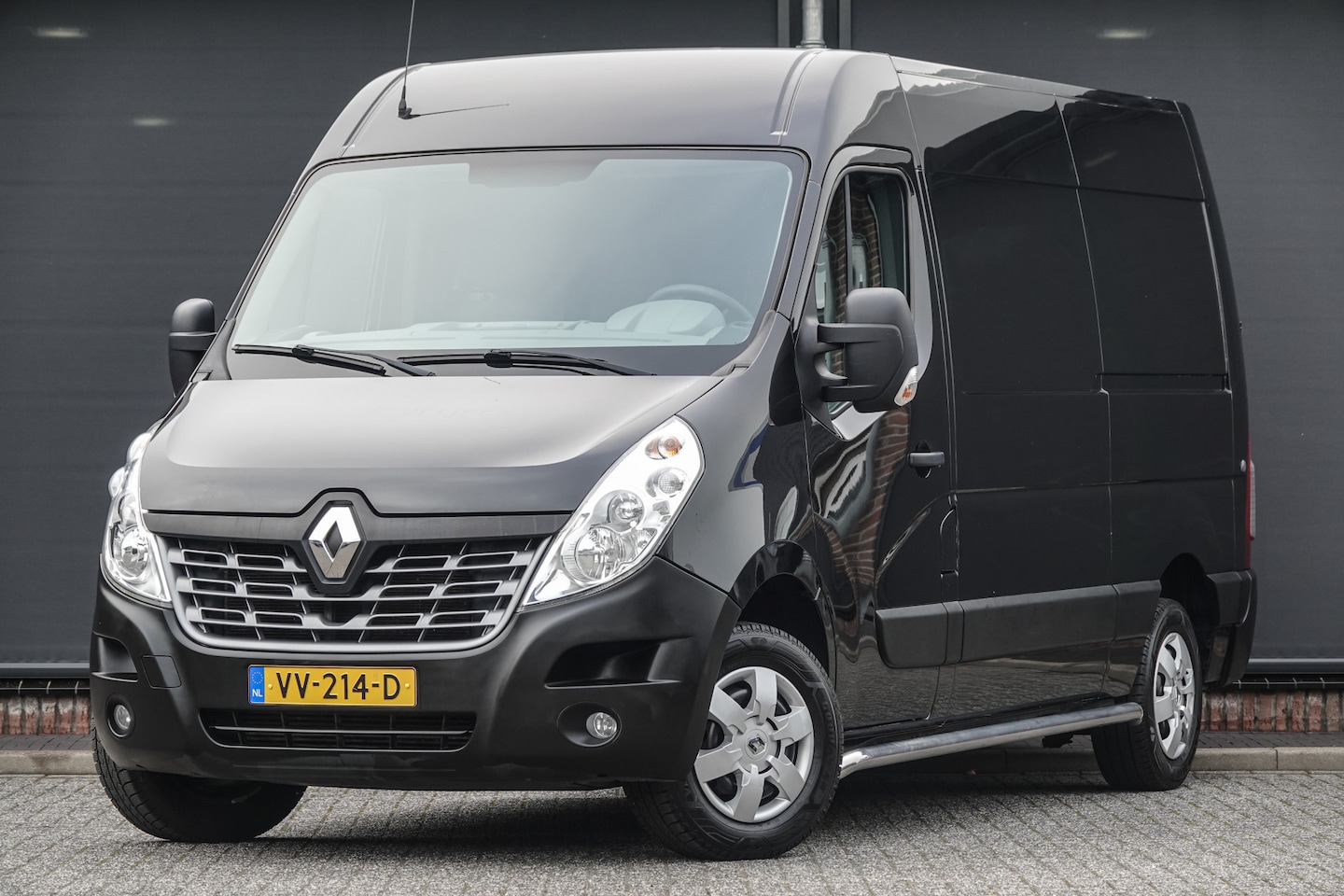 Renault Master - T35 | L2H2 | 2.3 dCi 125Pk | Stoel-Bank | Achteruitrijcamera | Sidebars | Trekhaak - AutoWereld.nl