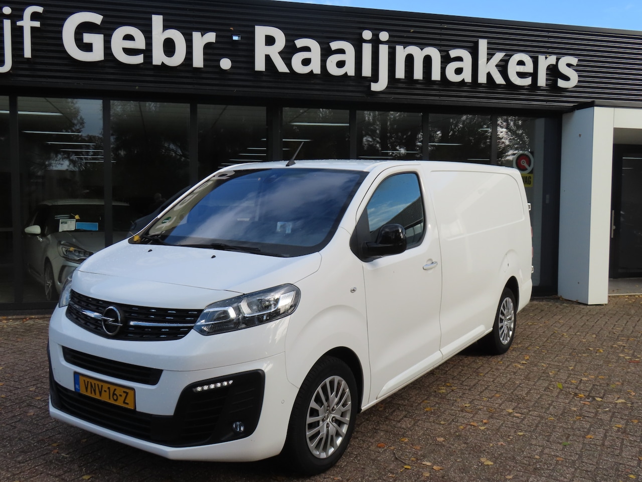 Opel Vivaro - 2.0 CDTI 177pk Automaat L3H1 Innovation*Navi*HUD*Camera* - AutoWereld.nl