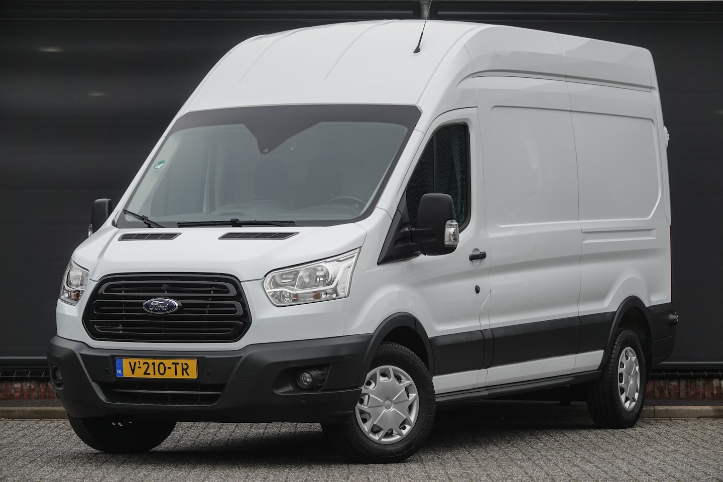 Ford Transit - L3H3 2.0Tdci 170Pk Aut. | Trend | Stoel-Bank | Achteruitrijcamera | Trekhaak - AutoWereld.nl