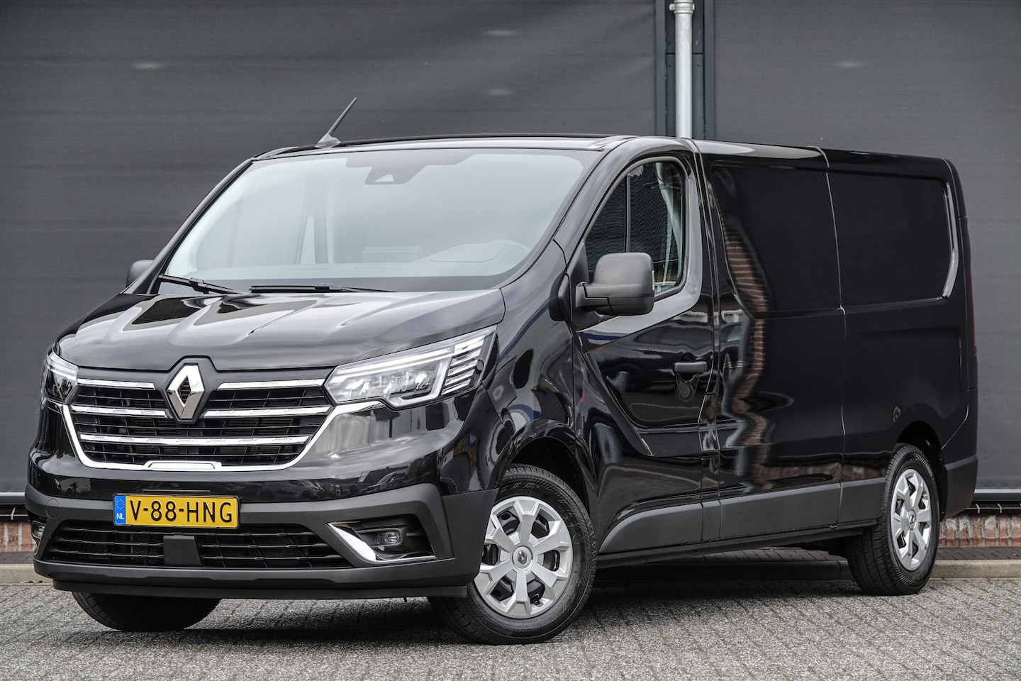 Renault Trafic - L2H1 2.0Blue dCi 130Pk | Advance | Achteruitrijcamera | Trekhaak | LED - AutoWereld.nl