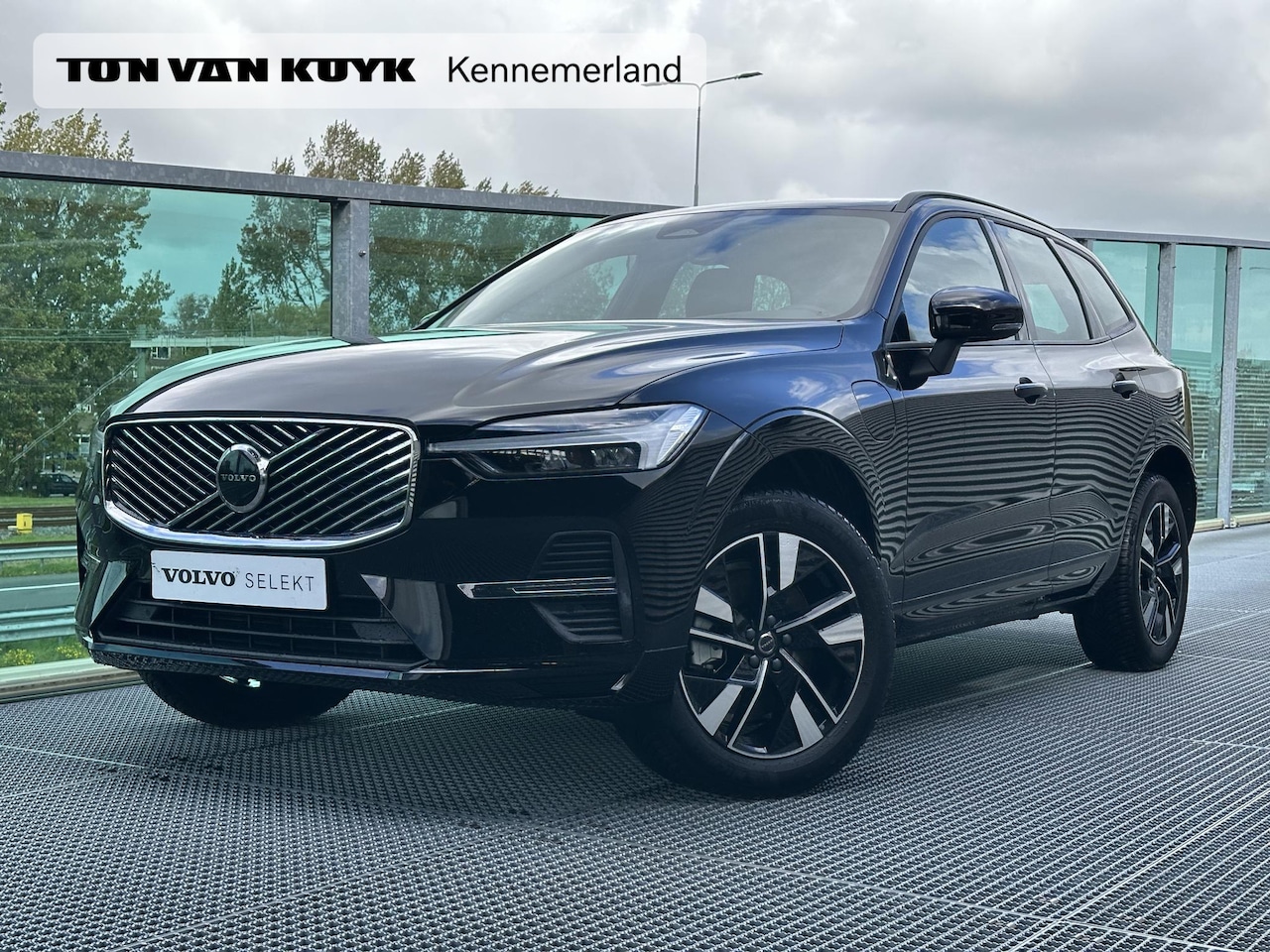 Volvo XC60 - 2.0 T6 Plug-in hybrid AWD Essential / Park assist achter + voor / Stuur + stoelen verwarmd - AutoWereld.nl