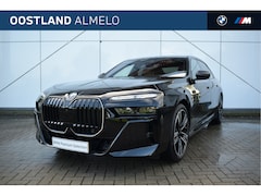BMW i7 - xDrive60 High Executive M Sport / Panoramadak / Trekhaak / Stoelventilatie / Parking Assis