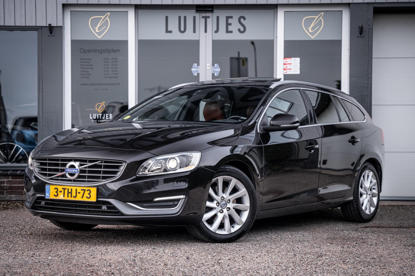 Volvo V60 - 2.0 D4 181PK AUT8 Summum I Schuifdak I Trekhaak I Camera I Leder I Memory I NL-auto I 2e-e - AutoWereld.nl