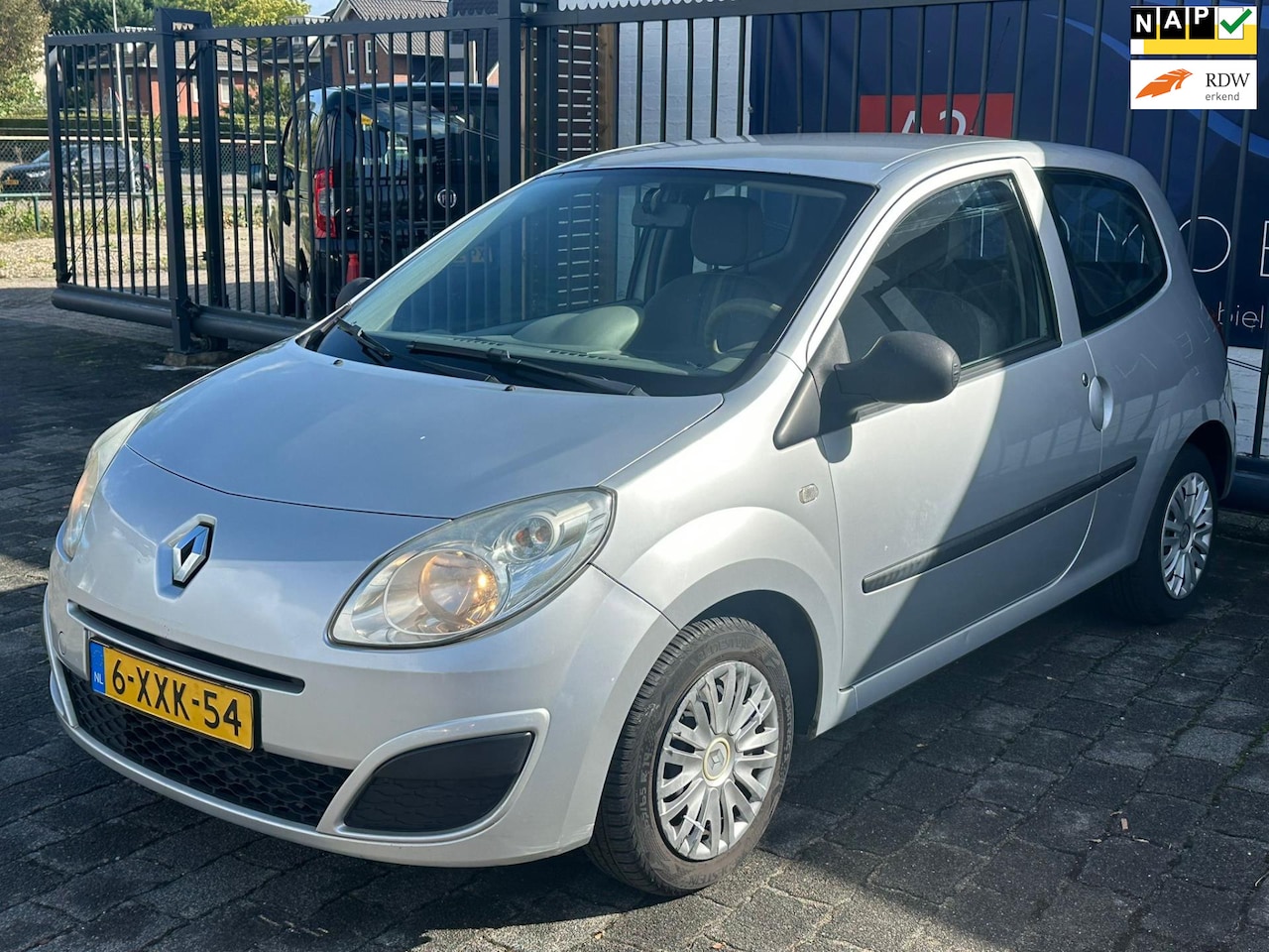 Renault Twingo - 1.2 Acces / ELEKTRISCHE RAMEN / RADIO / BLUETOOTH - AutoWereld.nl