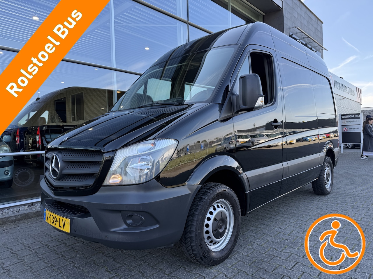 Mercedes-Benz Sprinter - L1H2 Rolstoelbus 2+1 Side-To-Side 213 2.2 CDI 325 HD (Nette en ruime bus met side-to-side - AutoWereld.nl