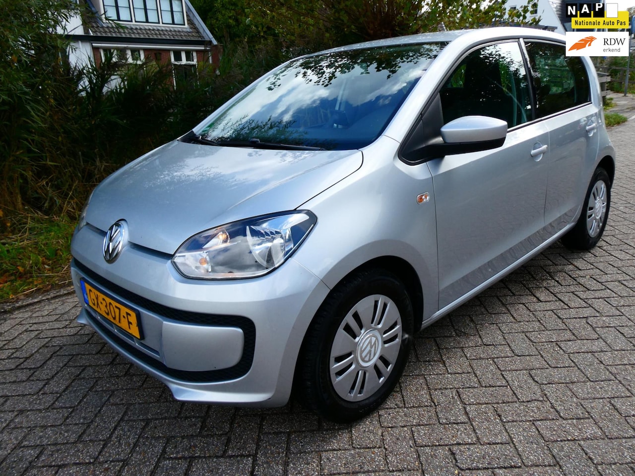 Volkswagen Up! - 1.0i 5-deurs Airco Navi Zuinig - AutoWereld.nl