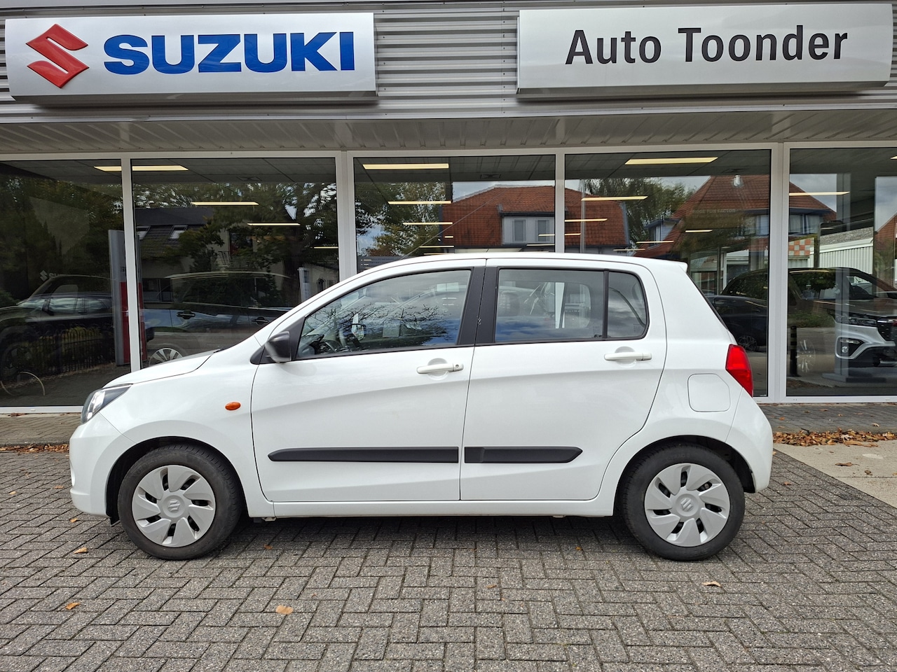 Suzuki Celerio - 1.0 Dynamic/Navigatie/Parkeersensoren - AutoWereld.nl