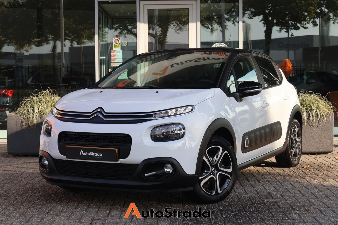 Citroën C3 - 1.2 Feel 82pk S&S | Carplay | Navigatie | Cruise | Climate | Radio | Sensoren - AutoWereld.nl