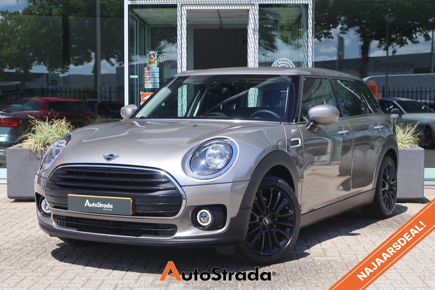 MINI Clubman - Mini (f54) 1.5 Business Edition | Navi | Climate | Cruise | Radio | Start\Stop | Carplay - AutoWereld.nl