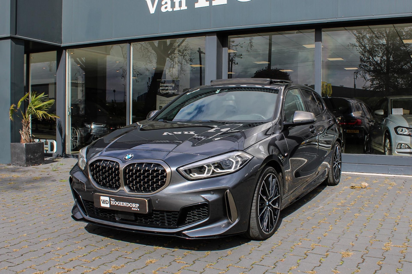 BMW 1-serie - M135i xDrive High Executive PANO HUD CAMERA LEER - AutoWereld.nl