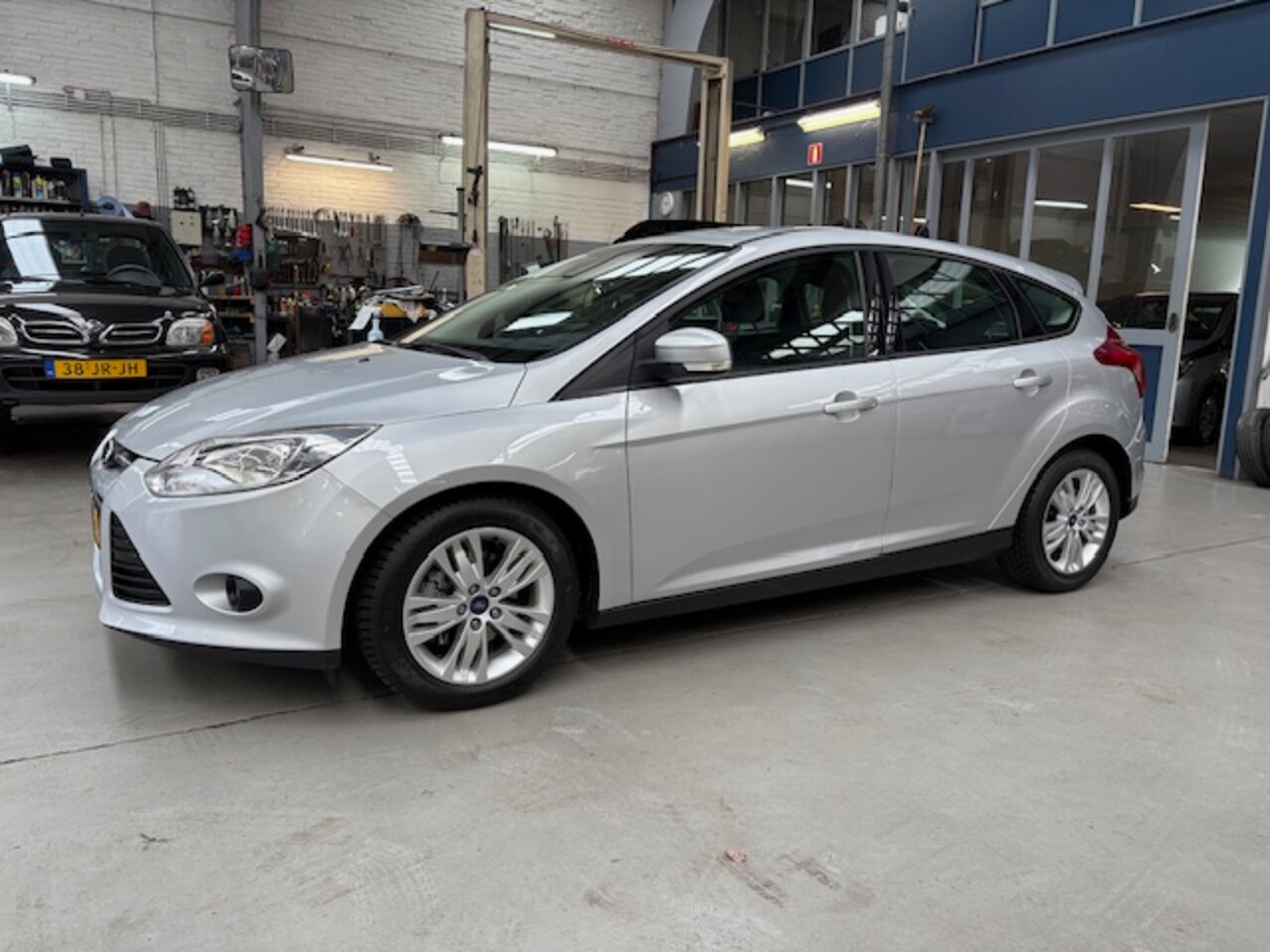 Ford Focus - 1.6 TI-VCT 125pk 5-deurs Powershift Titanium - AutoWereld.nl