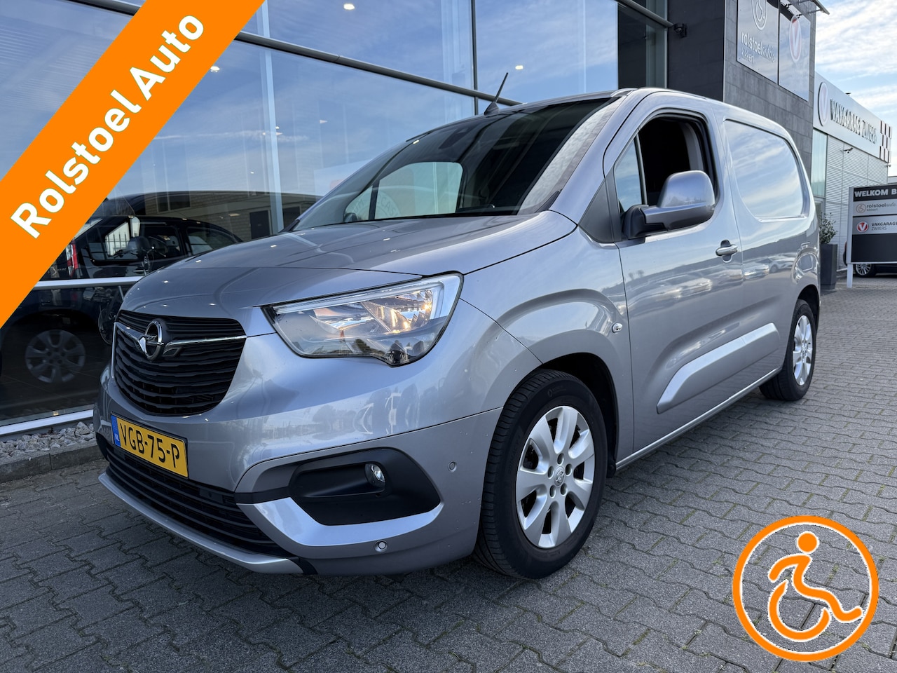 Opel Combo - Rolstoelauto / Scootmobielauto 1.5D L1H1 Innovation (Mooie frisse Combo Automaat met oprij - AutoWereld.nl