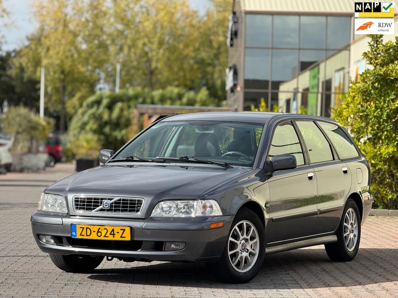 Volvo V40 - 1.8 Europa | Automaat | Leder stoelen| Parkeersensoren | Cruise control | Stoelverwarming - AutoWereld.nl