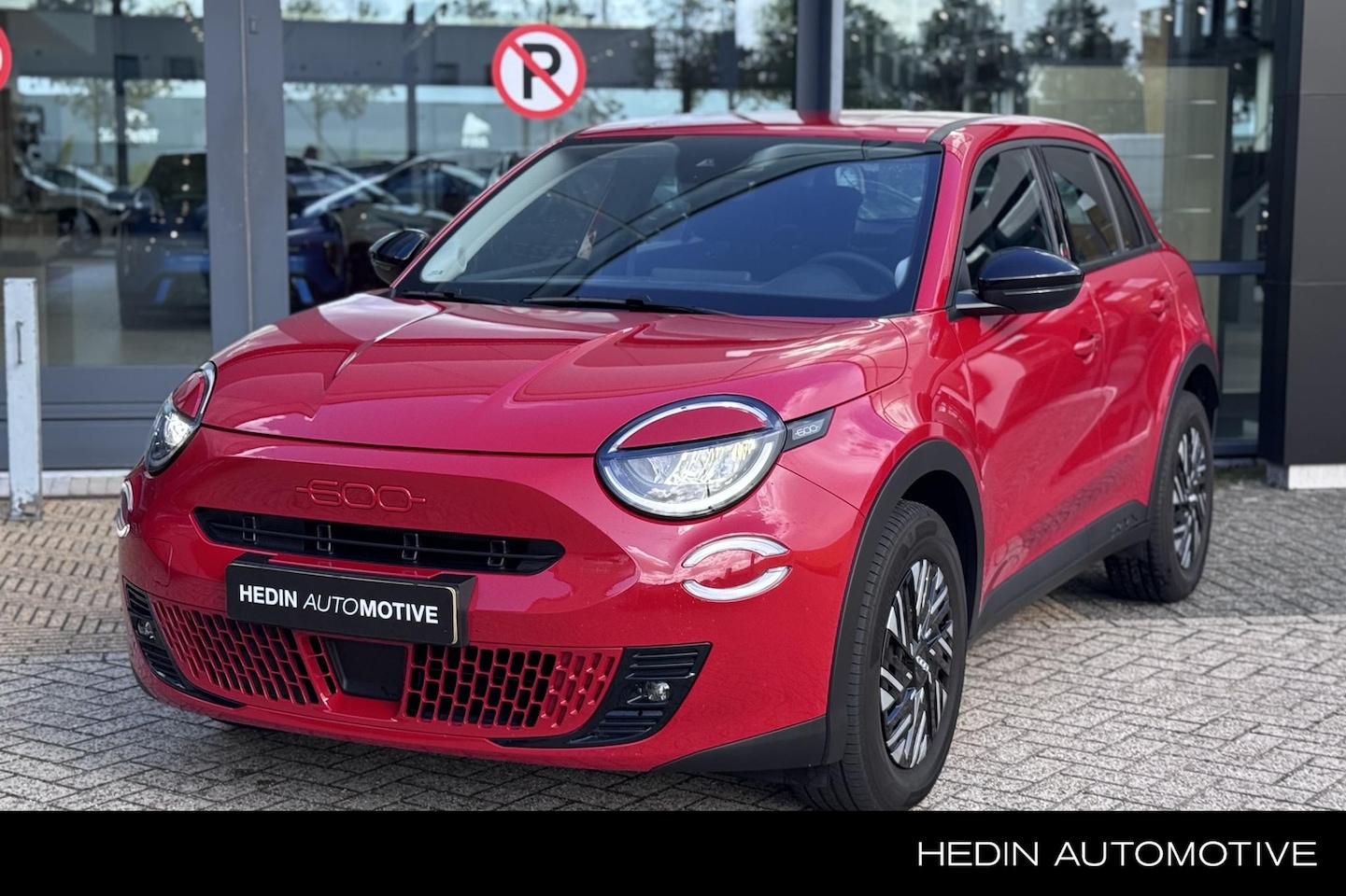 Fiat 600e - RED 54 kWh | Navigatie via App | Climate control | Cruise control | Apple carplay/Android - AutoWereld.nl