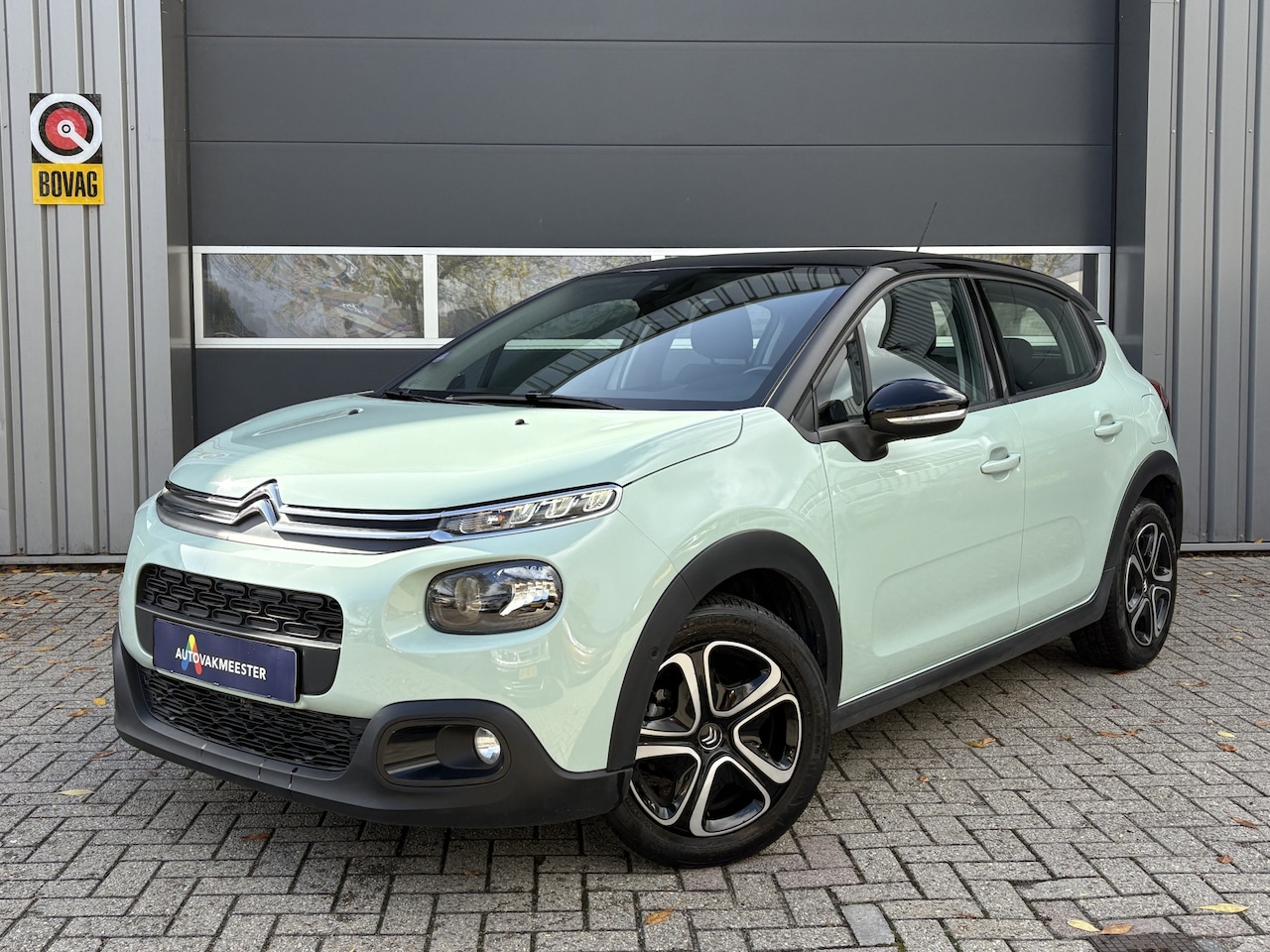 Citroën C3 - 1.2 PureTech S&S Shine Automaat | Navi | Camera | Carplay | Interesse? Bel of App naar: 06 - AutoWereld.nl
