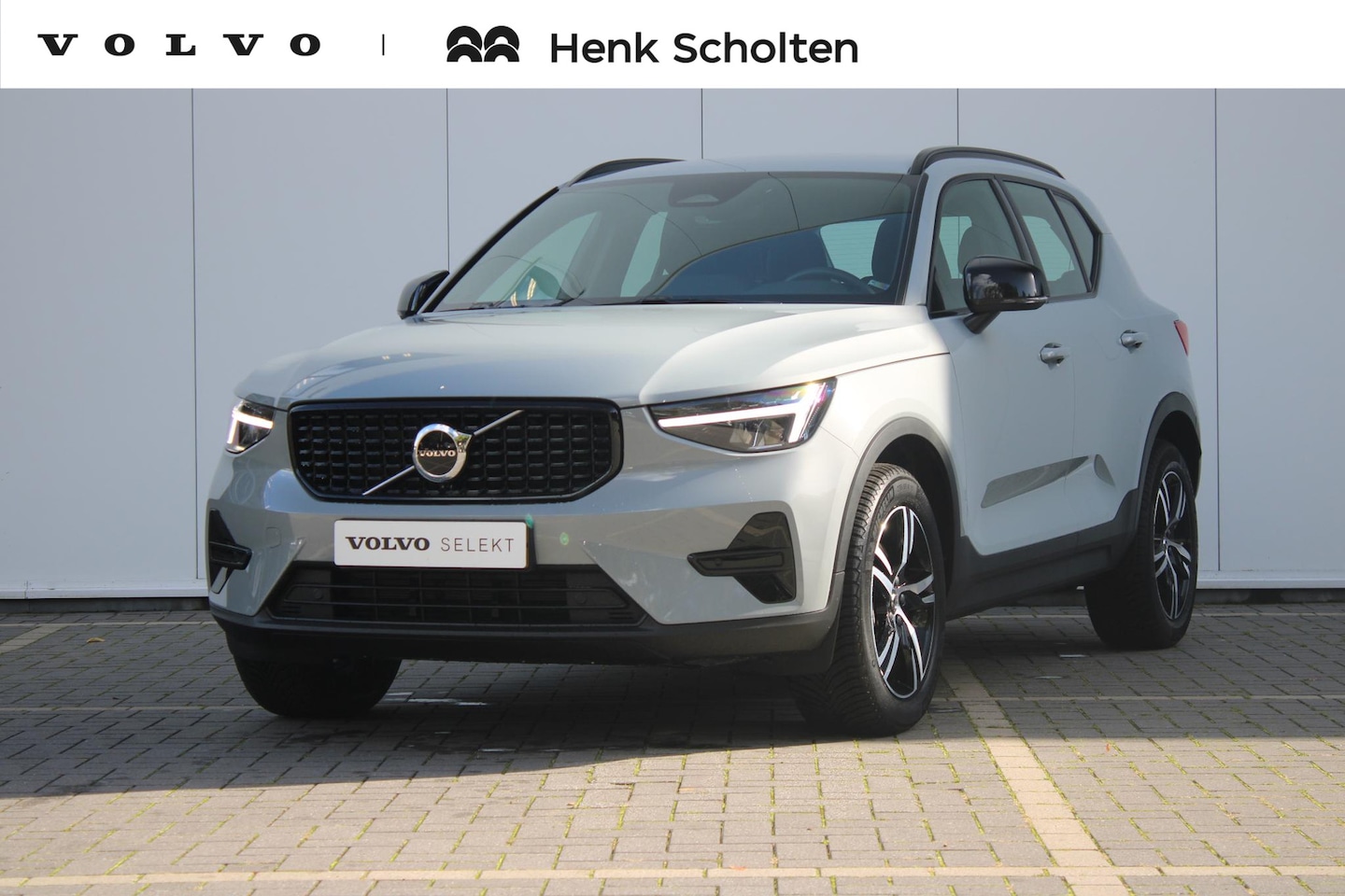 Volvo XC40 - B4 Plus Dark | Verwarmbare Voorstoelen en Stuurwiel | Semi-Elektrische Trekhaak | Verwarmb - AutoWereld.nl
