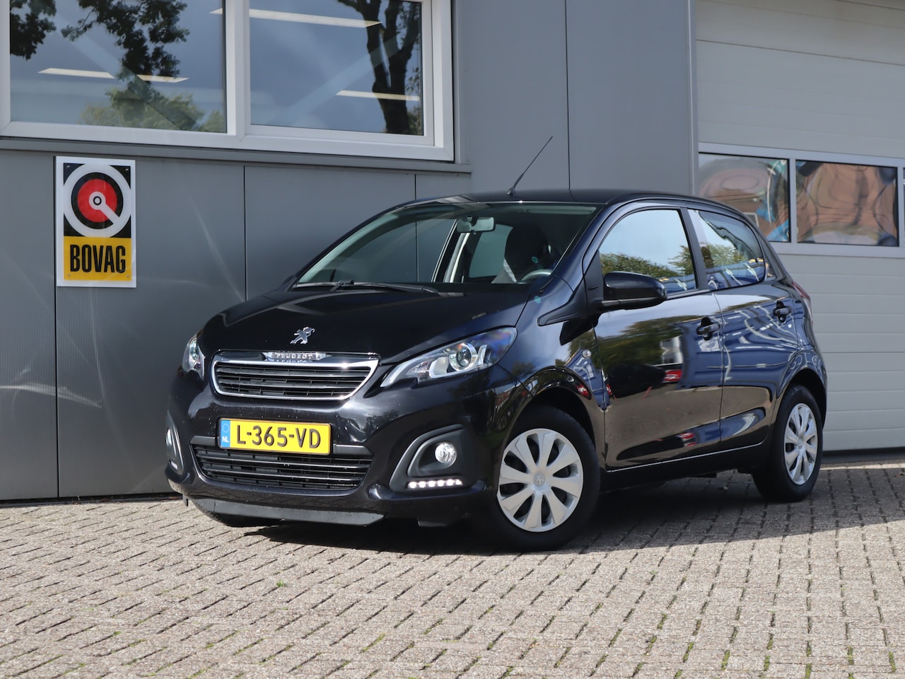 Peugeot 108 - 1.0 e-VTi Active ZEER WEINIG KM'S - AutoWereld.nl