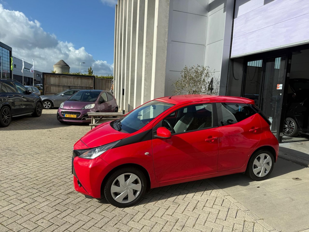 Toyota Aygo - 1.0 VVT-i x-play CAMERA! NAP! LED! AIRCO! INRUIL MOGELIJK! - AutoWereld.nl