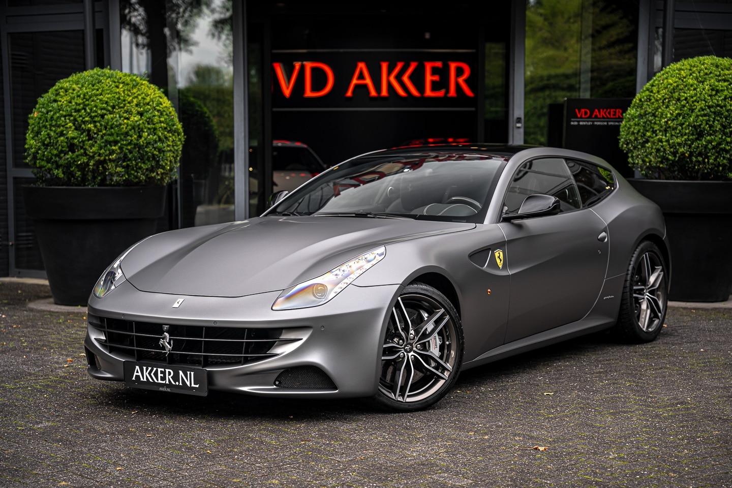 Ferrari FF - 6.3-V12 Daytona Stoelen | Lift | 20" Forged | Pano.dak | Carbon LED Stuur - AutoWereld.nl