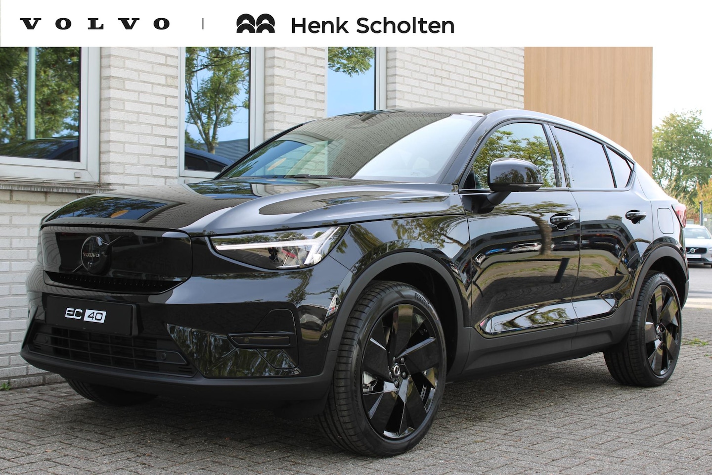 Volvo EC40 - Single Motor Extended Range Ultra Black Ed. 82 kWh | Direct beschikbaar | Onyx Black Metal - AutoWereld.nl