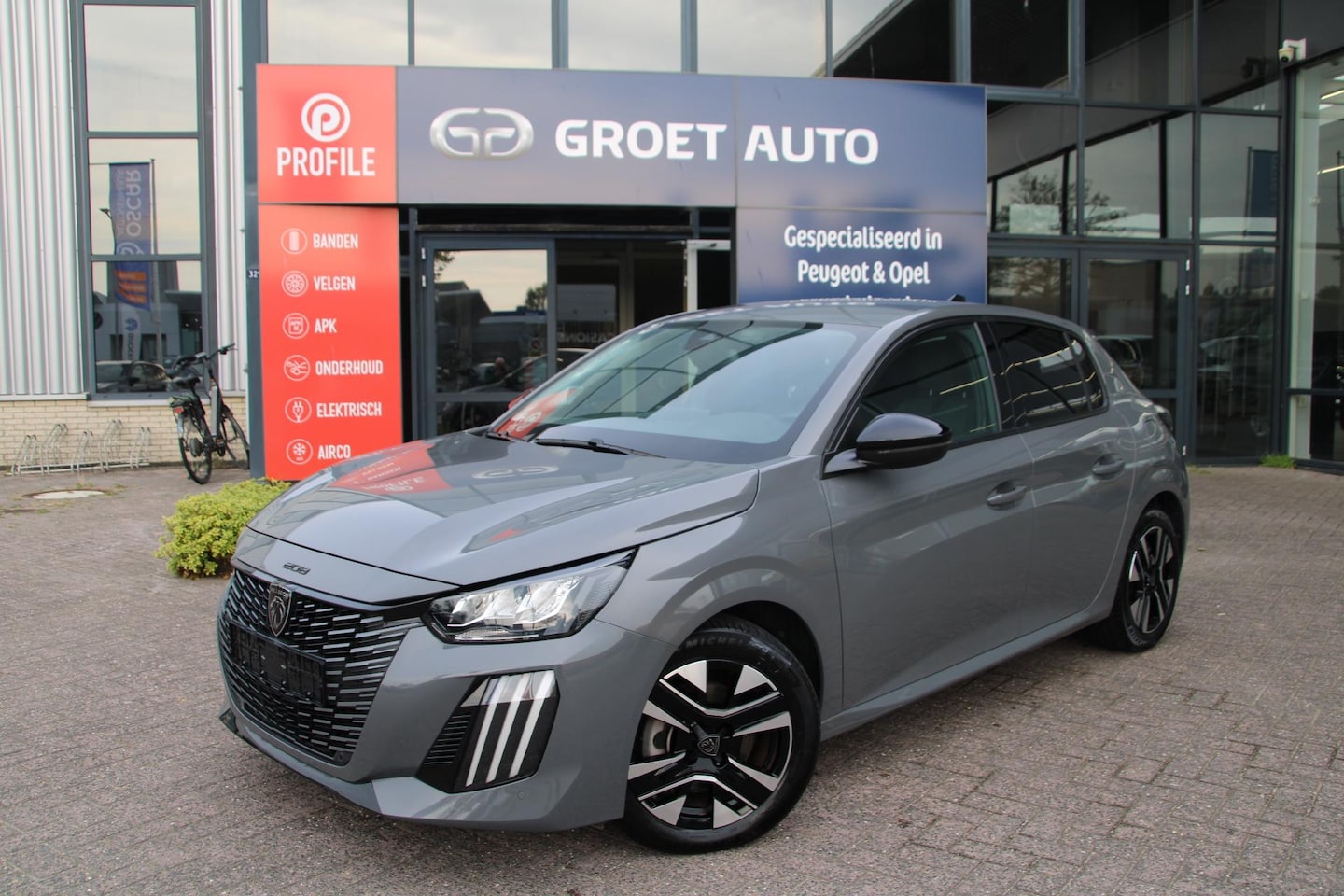 Peugeot 208 - 1.2 PureTech 100pk Allure Airco Navi Camera Carplay 13.555km Nieuwstaat! - AutoWereld.nl