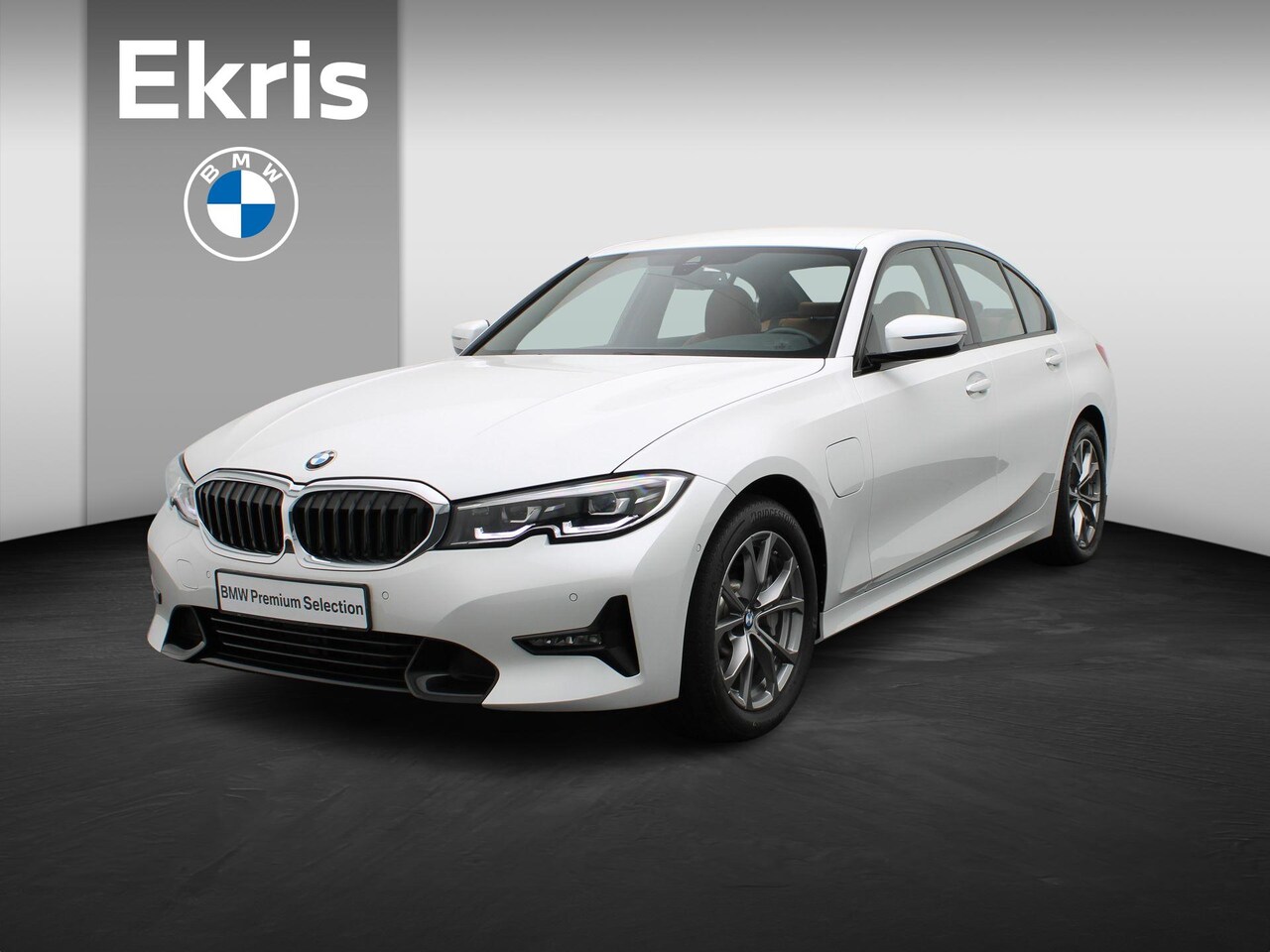 BMW 3-serie - Sedan 330e High Executive | Model Sport Line | Parking Pack | Sportstoelen | Parking Assis - AutoWereld.nl