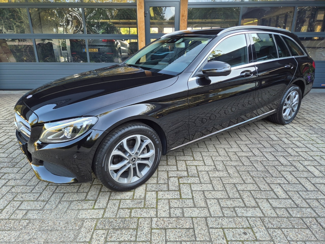 Mercedes-Benz C-klasse Estate - 200 Premium Plus 4 MATIC * LED *NAVI *TREKHAAK * DEALER ONDERHOUDEN - AutoWereld.nl