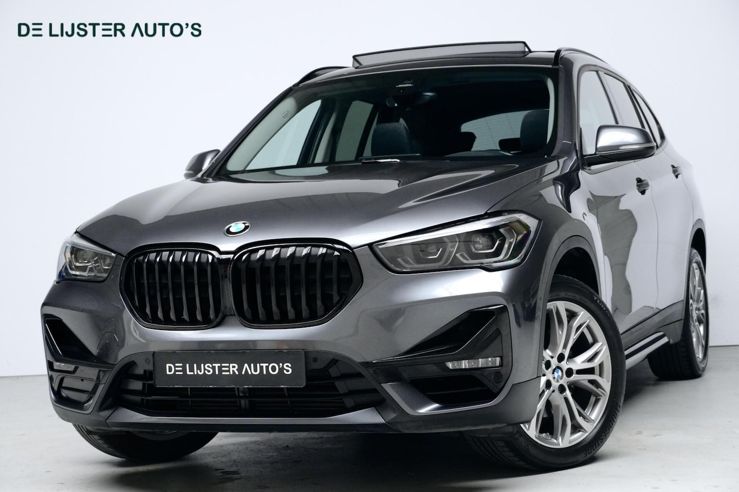BMW X1 - sDrive18i Sport Line Facelift Automaat 140 PK | Pano-dak | CarPlay | Acc | Camera | Trekha - AutoWereld.nl