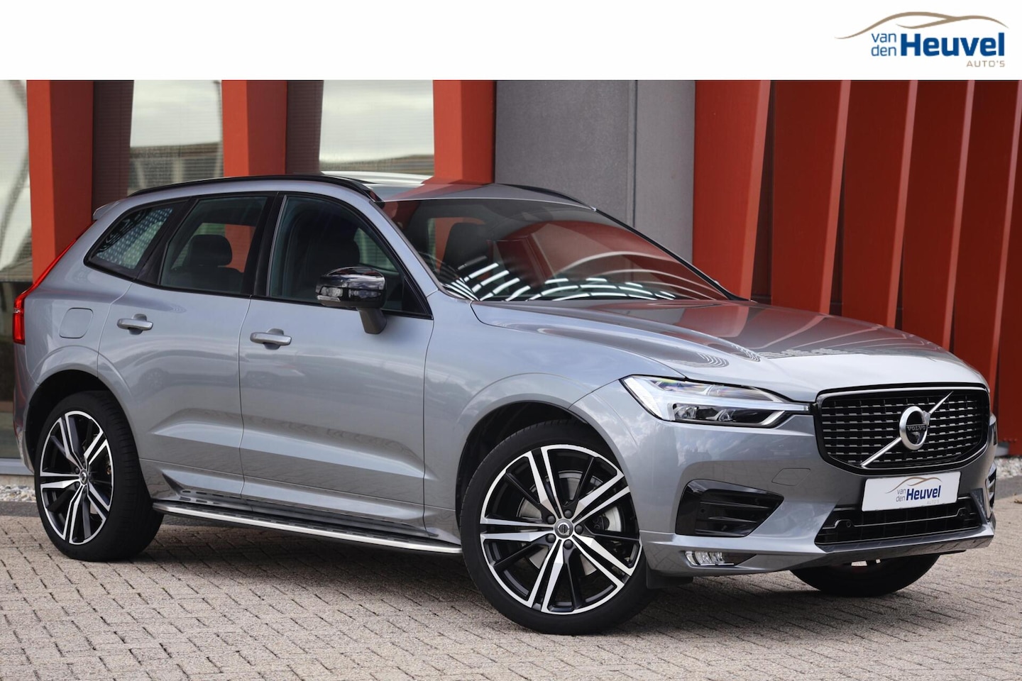 Volvo XC60 - B5 AWD R-Design | Panoramadak | BLIS | 360° Camera | Pilot Assist | Trekhaak | Stoelverwar - AutoWereld.nl