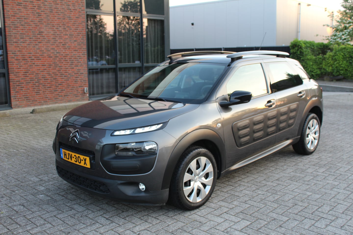 Citroën C4 Cactus - 1.2 PureTech Feel Clima-Cruise-Navi-Camera 31.000 KM !! - AutoWereld.nl