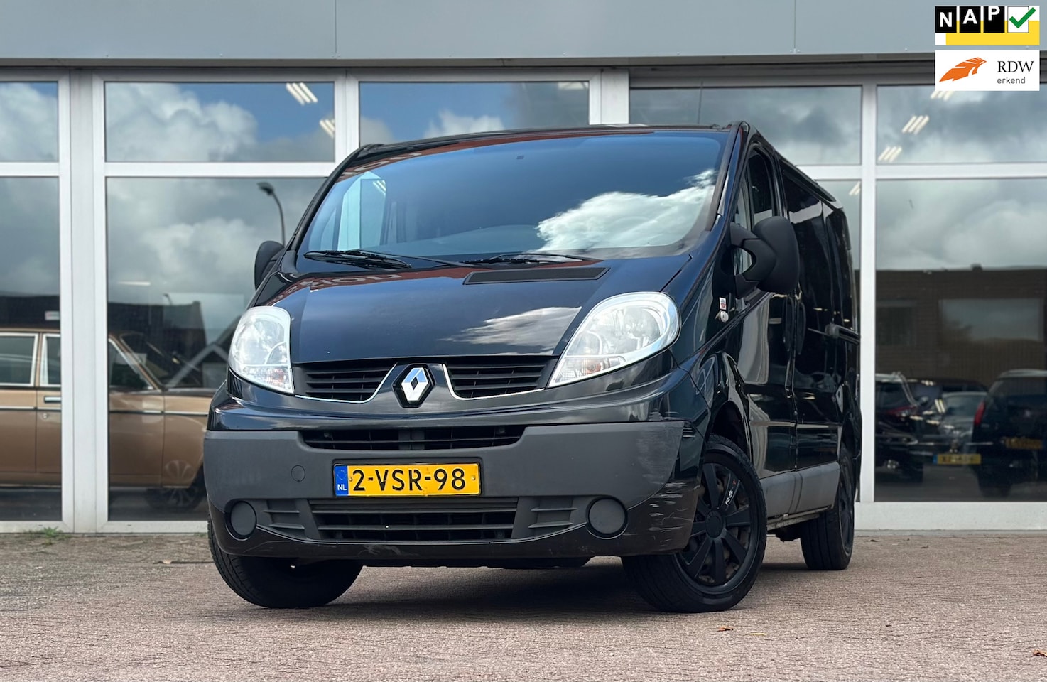 Renault Trafic - 2.0 dCi T27 L1H1 Eco Airco Trekhaak Navi PDC - AutoWereld.nl