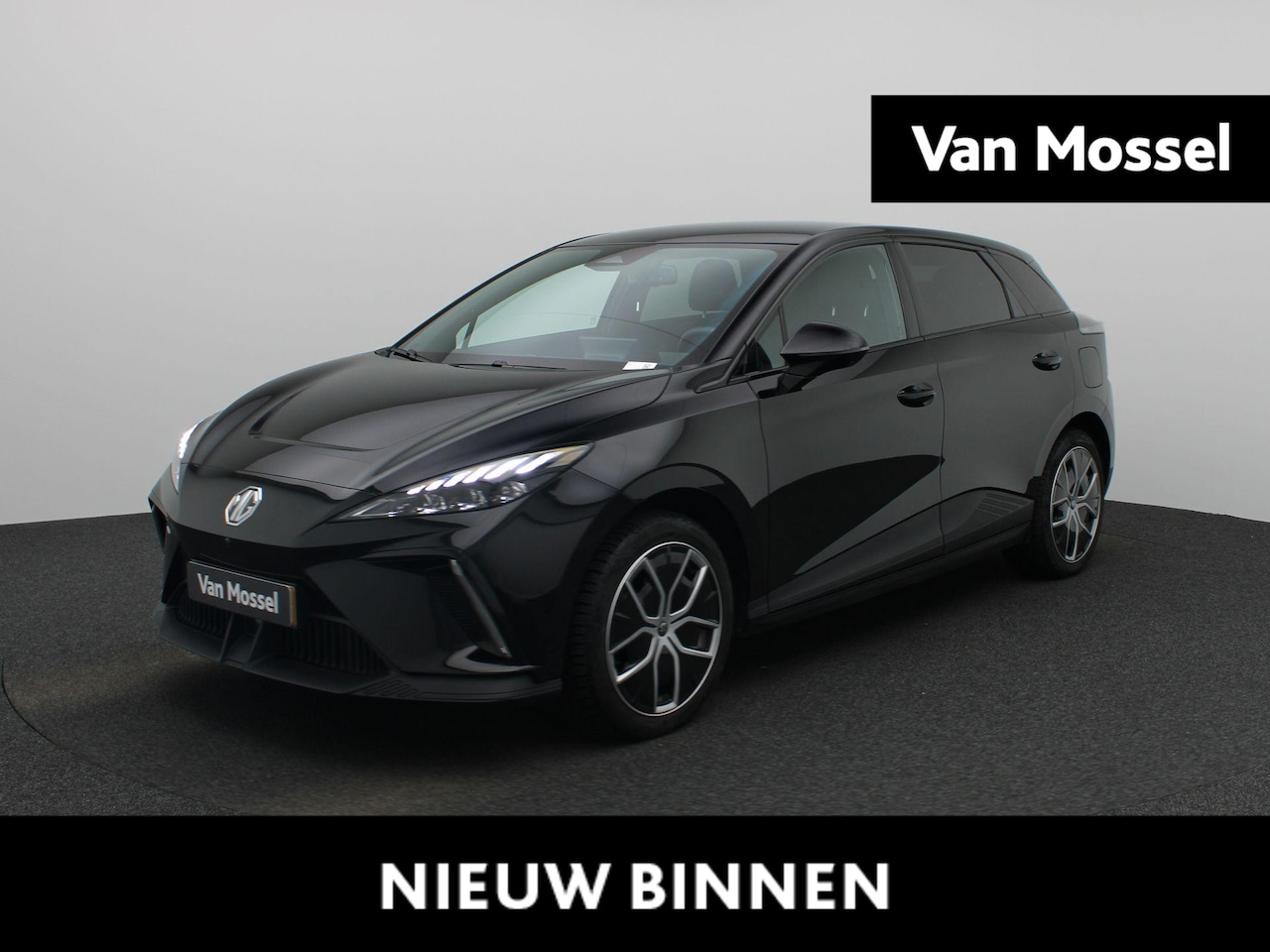 MG 4 - MG4 64 kWh Luxury | Navigtie | Achteruitrijcamera | Cruise Control | Airco | - AutoWereld.nl