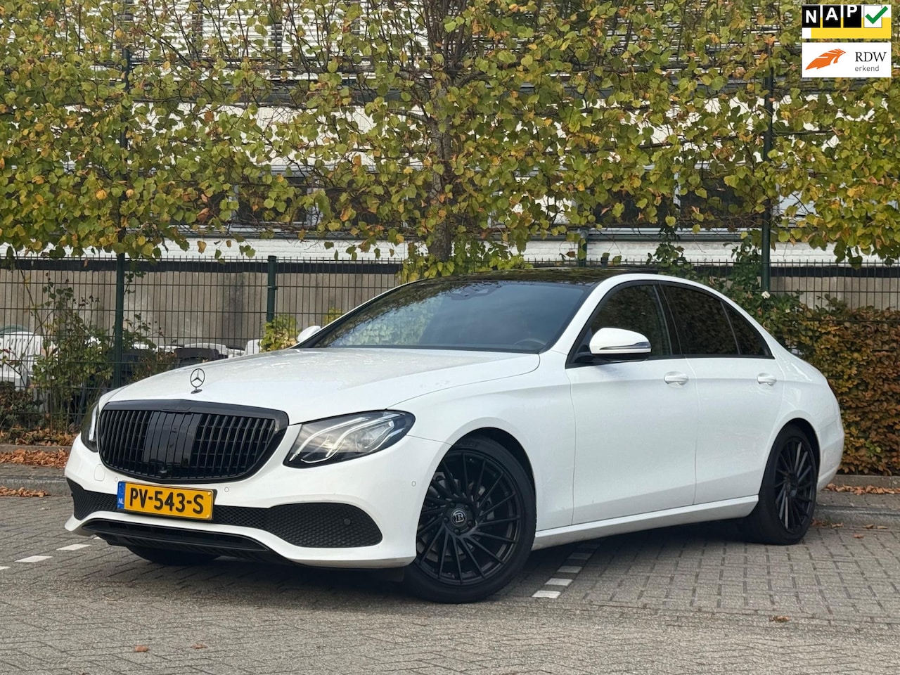 Mercedes-Benz E-klasse - E200D FULL OPTION DUBBELE PANORAMADAK BRABUS VELGEN MAYBACH GRILL STOELVERWARMING HEAD UP - AutoWereld.nl