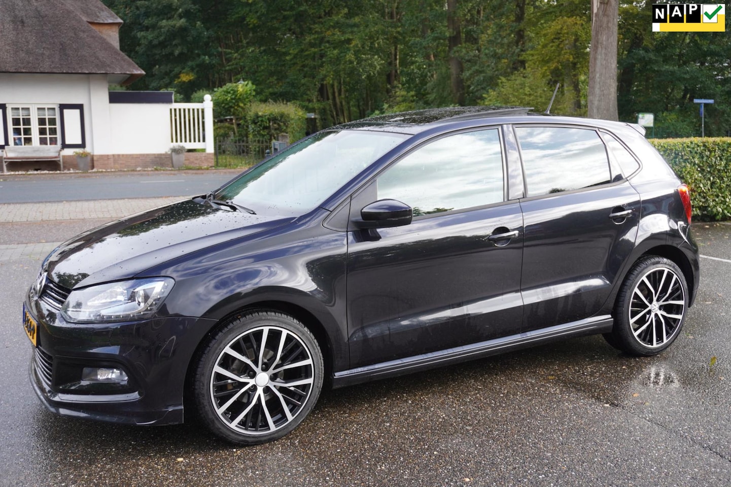 Volkswagen Polo - 1.2 R-Line Pano Clima Navi Bleutooth Xenon - AutoWereld.nl