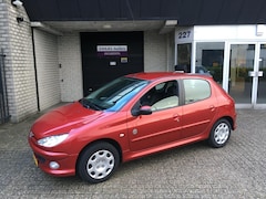 Peugeot 206 - 1.4 Génération / UNIEK MOOI / LAGE KM+NAP / 5 DEURS / APK JULI 2026