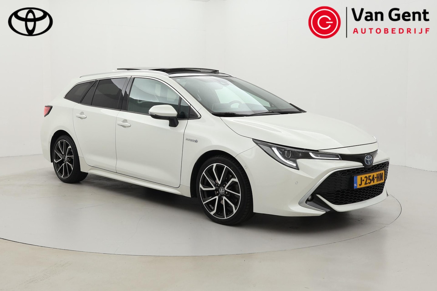 Toyota Corolla Touring Sports - 2.0 Hybrid Premium | Panoramadak | Leder | Matrix LED | Head-up display | Dodehoek detecti - AutoWereld.nl