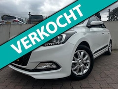 Hyundai i20 - 1.2 HP i-Motion/CRUISE/PDC/STUUR EN STOEL VERWARMING/APK 08-2026/