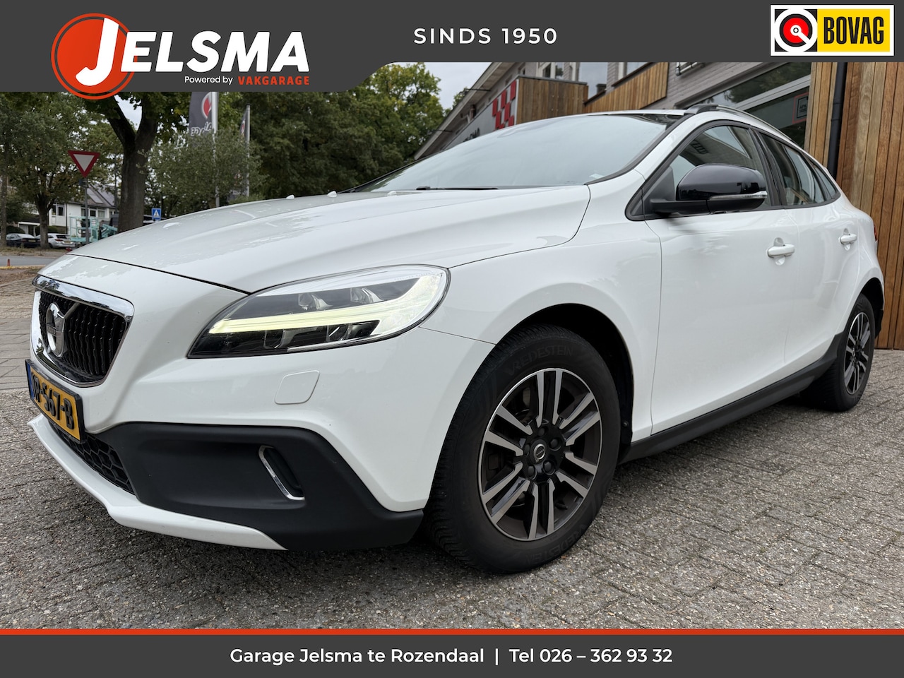 Volvo V40 Cross Country - 1.5 T3 Nordic+ 153pk Aut., Trekhaak | Clima | Navi - AutoWereld.nl