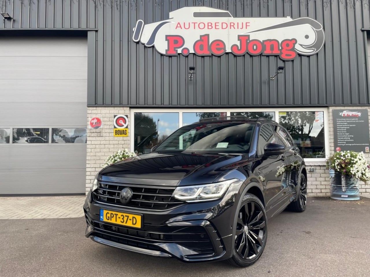 Volkswagen Tiguan - 1.5 TSI R-Line 1.5 TSI R-LINE, Blackpack, HUD, Pano, Carplay, Acc, Blis, Sfeerverlichting, HenK, erg mooi - AutoWereld.nl